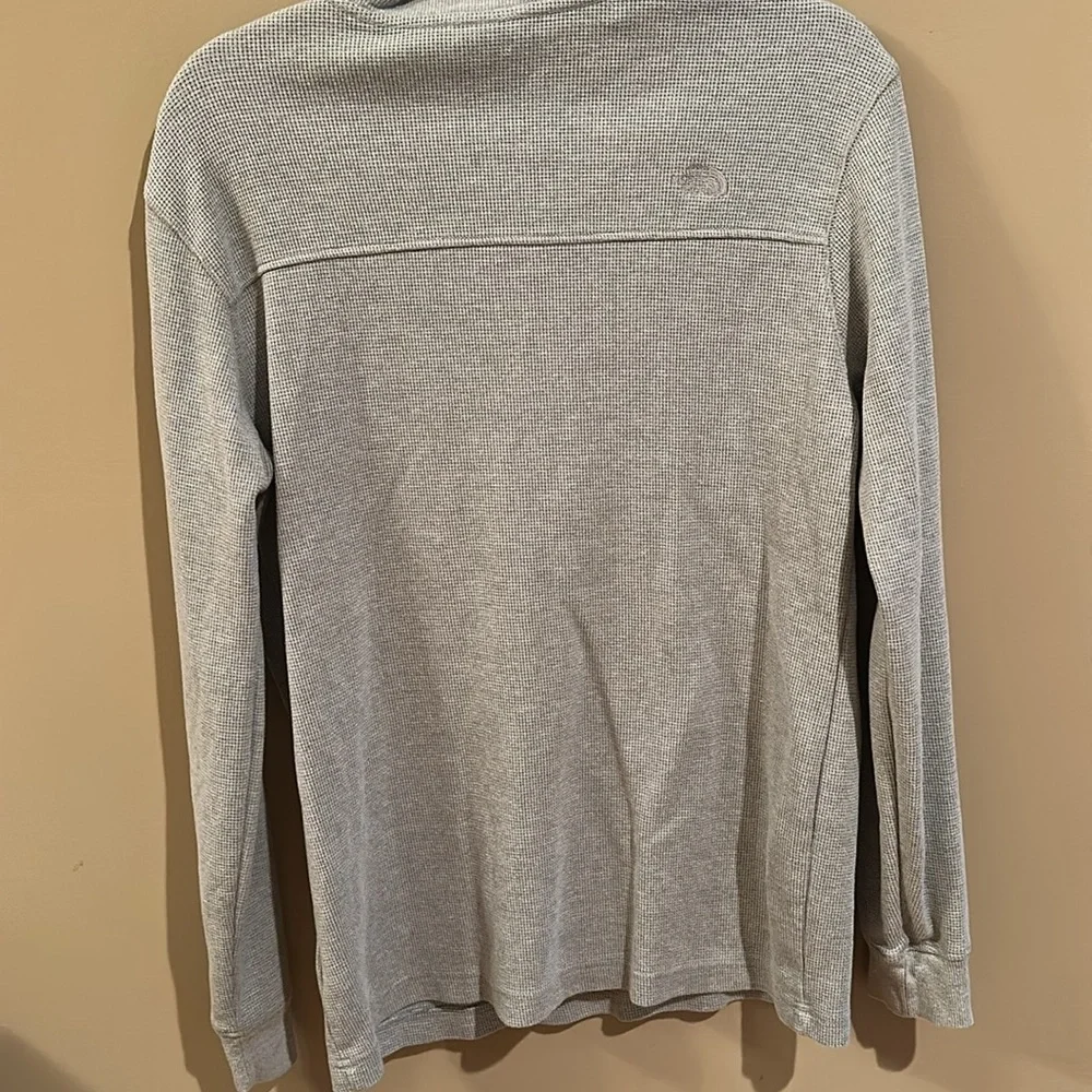 The north face men’s Gray Henley Long Sleeve Shirt
